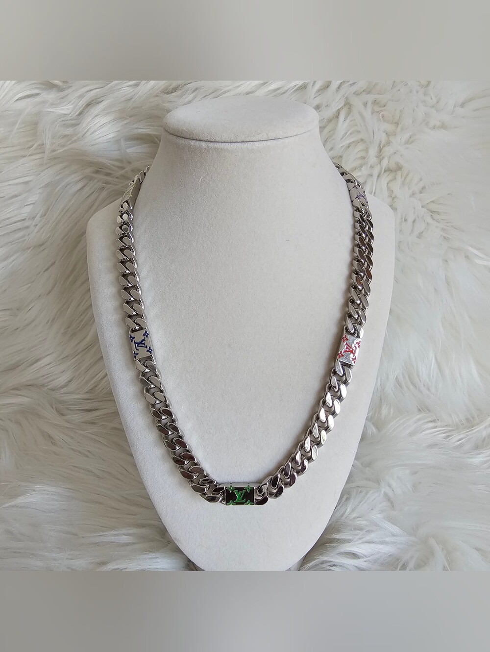 ๐จ LV Multicolor Chain ๐จ - Picture 2 of 9